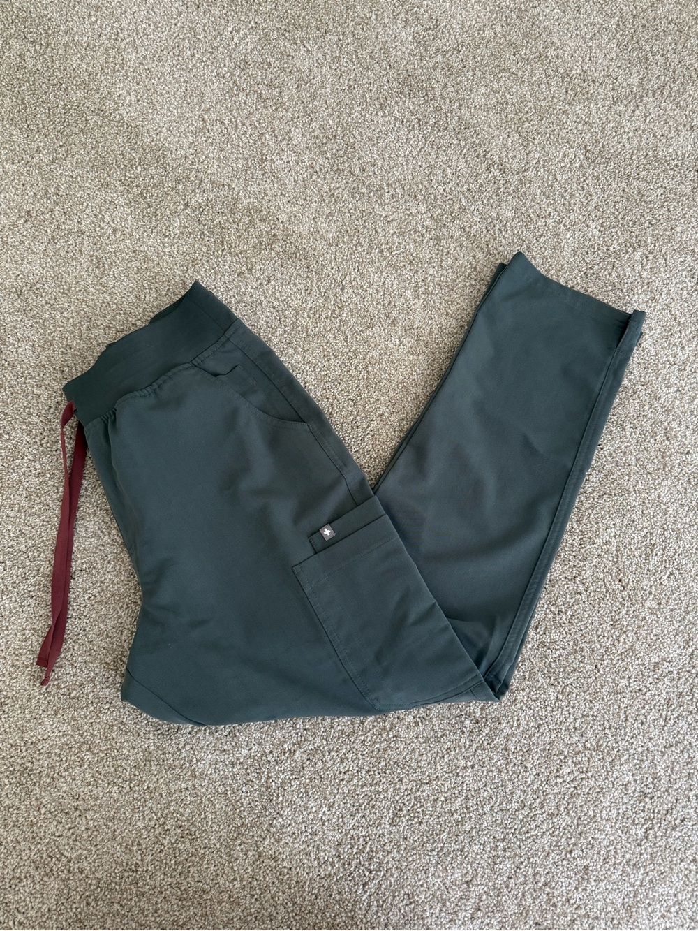 Figs women’s yola skinny scrub pants in bonsai!